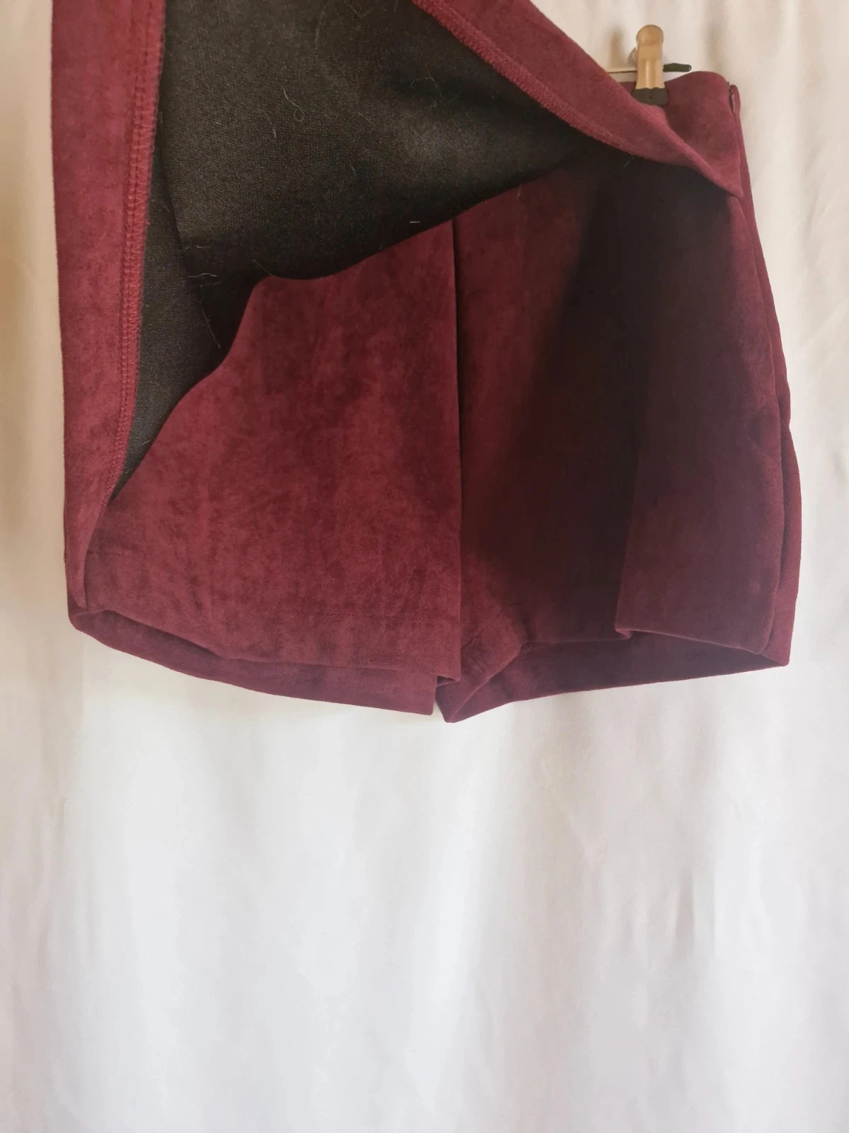Falda corta efecto ante granate talla S – elegante y de moda – photo 2